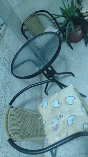 طاولات وكراسي