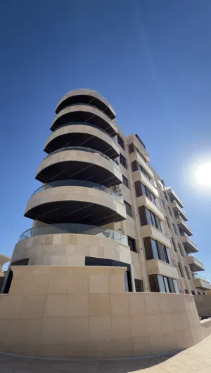 شقة ارضية للبيع – الجبيهه ( 250م2  115 الف اردني  كهرباء مجانية  تدفئة مركزية ) من ايفرت للإسكان