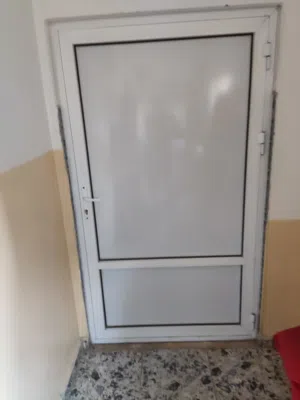 باب الأمنيوم للبيع