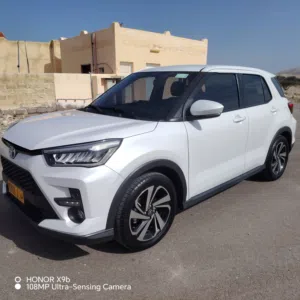 تويوتا رايز 2023 أس يو في مستعملة بحالة ممتازة مع مواصفات خليجية
