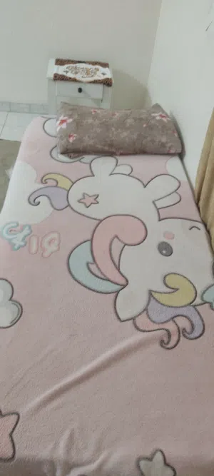 2 سرير مقاس 90 + 2 ظهر +2 مرتبه طبيه بحاله ممتازه ...