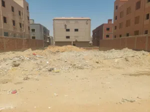 فرصة لن تتكرر للبيع قطعة أرض الوحيدة  بمنطقة فيلات بالتجمع الخامس مهلة بناء
