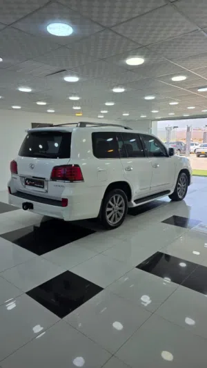 LX570  قوة الدفع الرباعي والفخامه لكزس
