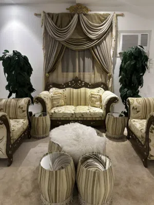 طقم كنب سكري بحاله ممتازه يكفي 4 اشخاص