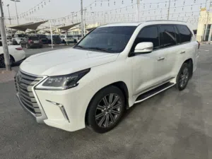 Lexus LX570-v8-2017