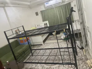 سرير مستعمل نظيف للبيع دورين