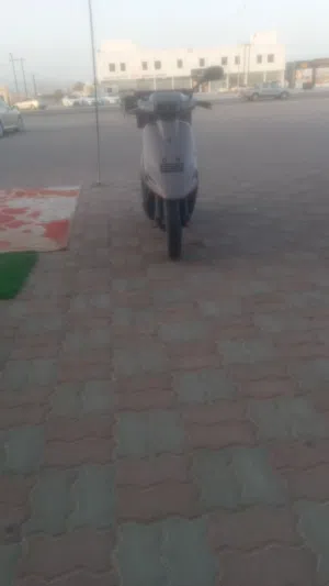دارجه سوزوكي للبيع 100 سي سي شغل سلف هندل تشتغل ريموت تحكم عن بعد أمورها فوق فوق الطيبه