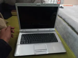 لابتوب Hd شبه جديد  رمات4 هارد واحد تيرا  اللون اسود