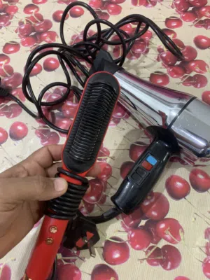 للبيع سيشوار  ومشط  للشعر حراري