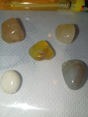 حجاره احجار كريمه عقيق و يماني و اوبال حجر القمر زمرد فيروز كهرمان  حجم معدل 2 سم