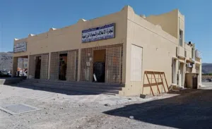 أرض تجارية للبيع بها 8 محلات في موقع استراتيجي خلف محطة الوقود وقريب من جميع الخدمات جميع المحلات