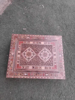 تشكيله مميزه من القطع والبراويز والصدف