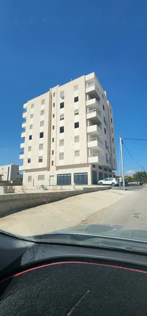 ‏٤ غرف نوم ‏.‏ ٣ حمّامات ‏.‏ 195 م٢‏1