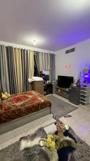 غرفة ماستر للإيجار بشقة عائلات مفروشة A master bedroom for rent in a family