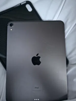 Apple iPad Pro 11 64 GB in Al Sharqiya