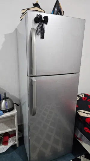 ثلاجه وغساله وسرير للبيع