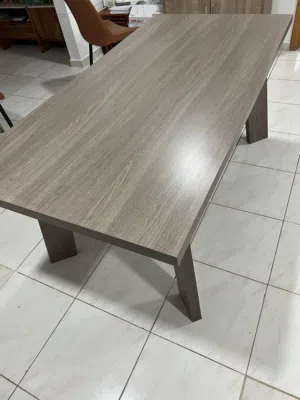 طاولة طعام بدون كراسي