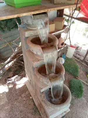 شلال ماء    حجر