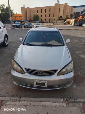 للبيع كامري جرند 2005 حالة جيدة جدا جير مكينة مكيف ثلج البيع لظروف السفر