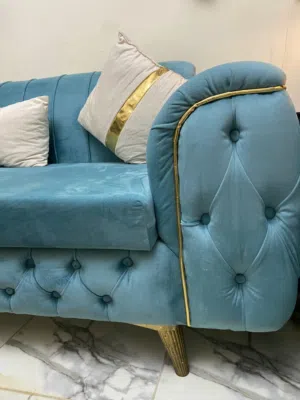 طقم كنب سبع مقاعد لحاله ممتازه للبيع