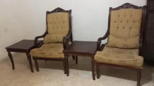 طقم كنب 7 مقاعد...ثلاثيه وثنائيه ومفرد عدد 2....وطاوله وطربيزات