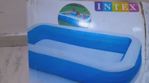 مسبح بالوني هوائي بحاله ممتازه الطول 3 متر و العرض مترين