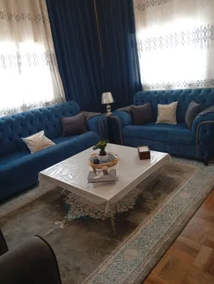 طقم كنب بحاله لجديد استعمال اشهر فقط  استعمال عرسان للبيع مع البرادي والسجاده