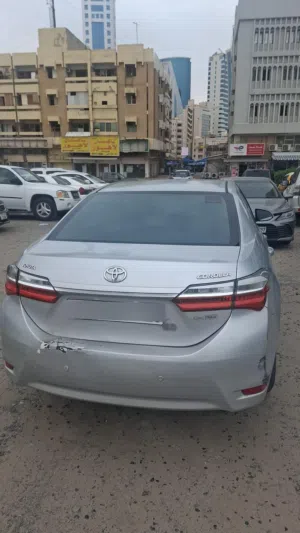 Toyota Corolla model 2015 also good working but need some paint end Excel maybe 80kd have work also