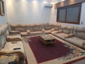 فيلا حديثة من طابقين مع مطبخ خارجي مساحة الأرض 600 متر و مساحة المسقوف 700متر.