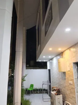 بيت للبيع في منطقة الجبيله قرب التايم سكوير طابقين بناء حديث بموقع ممتاز