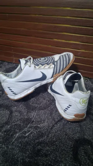 حذاء نايكي توتال 90 أصلي كلاسيكي (Nike T90 Shoot II IC) - مقاس 44.5 ص بلد المنشأ فيتنام