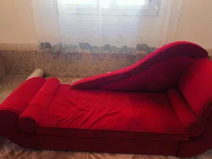 كنبة للبيع شبه جديده