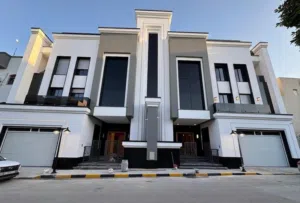قطعة ارض تجارية للبيع علي رئيسي عين زارة مباشرة مساحتها 3300م