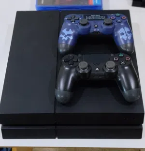 PS4 1 TERRABYTE 2 CONTROLLERS