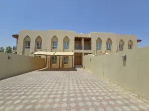 400 m2 5 Bedrooms Villa for Rent in Muscat Ghubrah