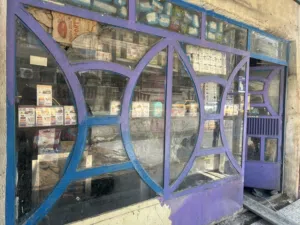 جامخانه لبيع نضيفه  طول تقريبآ 3 متر  عرض تقريبآ 2 متر 60سنتيم تجه شوفه وتقسه اذا يفيدك اخذه سعر 75