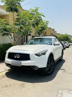لبيع فقط INFINITI FX35 2012 V6 3500cc خليجي مكفول من الغرق