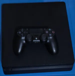 ps4 slim مستعمل