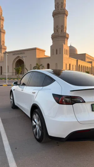 Tesla Y  2023.LONG RANG,Dual Motor تسلا Y لونج رنج دول موتور 2023 دفع رباعي