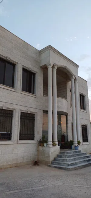 440 m2 3 Bedrooms Villa for Sale in Amman Iraq Al Ameer