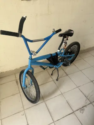 سيكل كوبرا مقاس عشرين سليم بس الرقبه يبيلها تنشد شوي