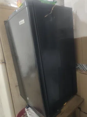 ثلاجه شبه جديد صغيره