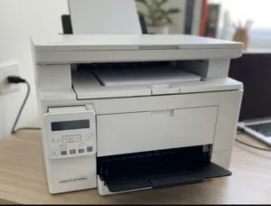 HP طابعة معروفة طبعا استعمال اوروبي يجي معاها حبر وضمان