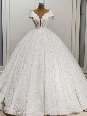 بدلة عروس بيضاء مع كامل اغراضها نفس الصورة تماما