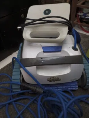 dolfin robotic automatic vaccum cleaner S100