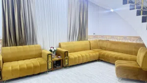 قنفات باللون ذهبي