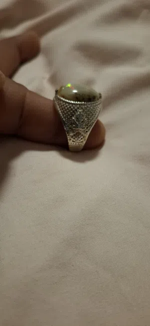 خاتم جميل و نقوش مدقن وحجر اوبال ناري.