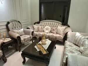 للبيع طقم كنب ثقيل وفخم تفصيل استعمال بسيط