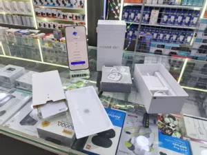 مستعمل ايام الحديث وصل HONOR 400 5G اغراضة والكرتونة الاصلية 256 و 512 جيجا رام 24 متوفر توصيل