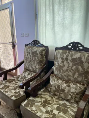 كنب مستعمل 7 مقاعد بحاله ممتازة + طقم طربيزات